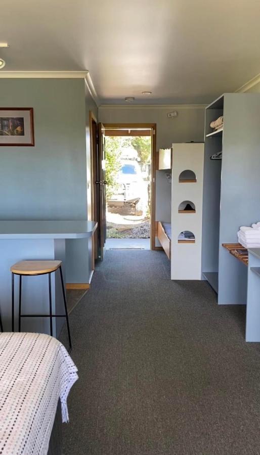 Gordon Gateway Motel Strahan Bagian luar foto