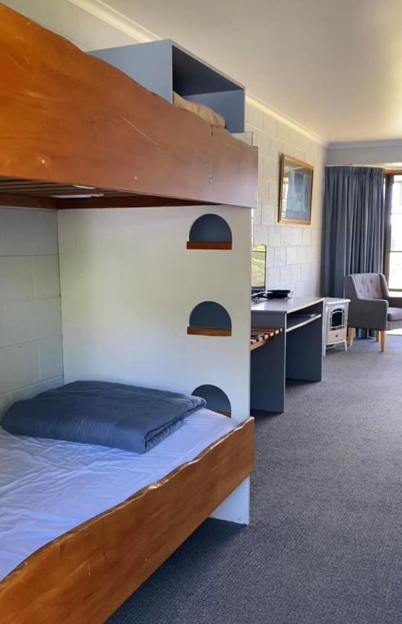 Gordon Gateway Motel Strahan Bagian luar foto