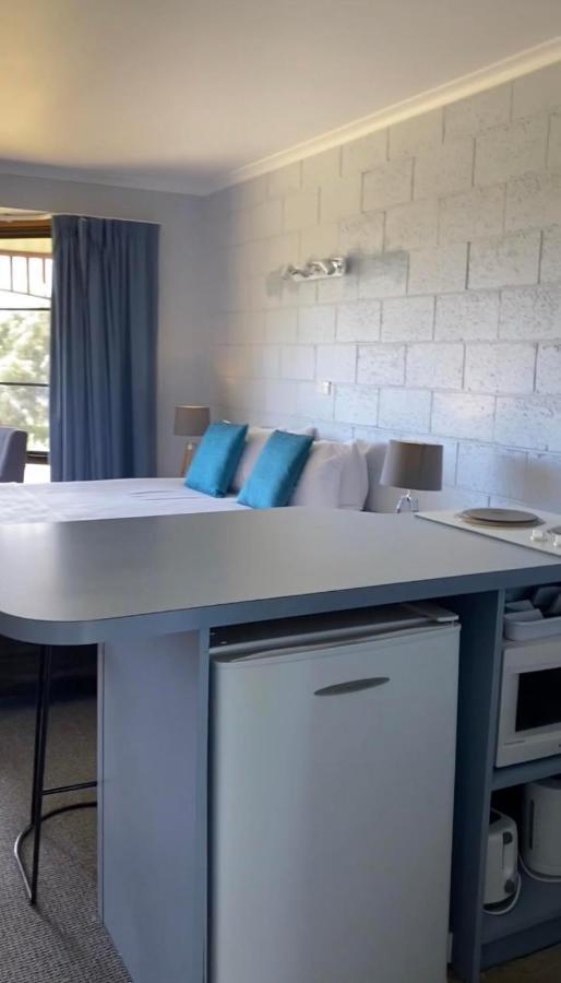 Gordon Gateway Motel Strahan Bagian luar foto