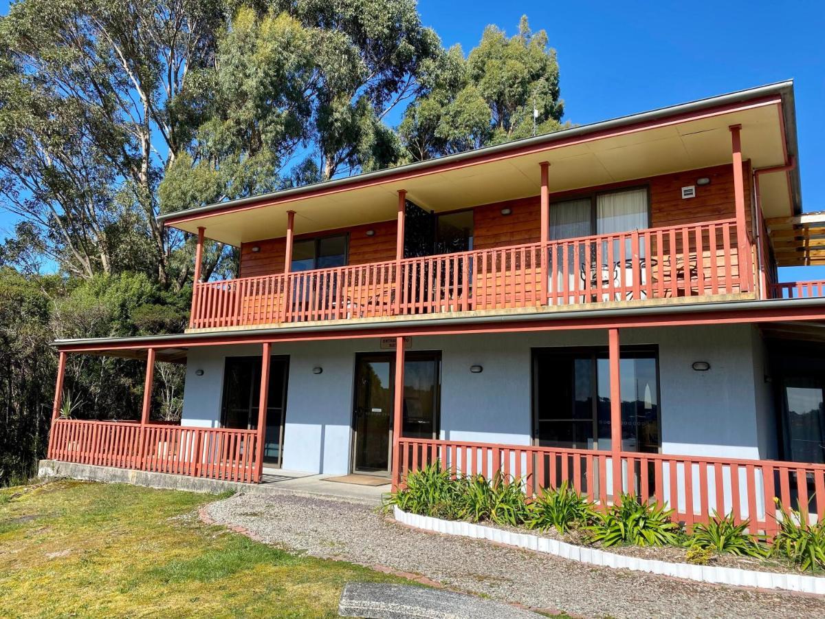 Gordon Gateway Motel Strahan Bagian luar foto