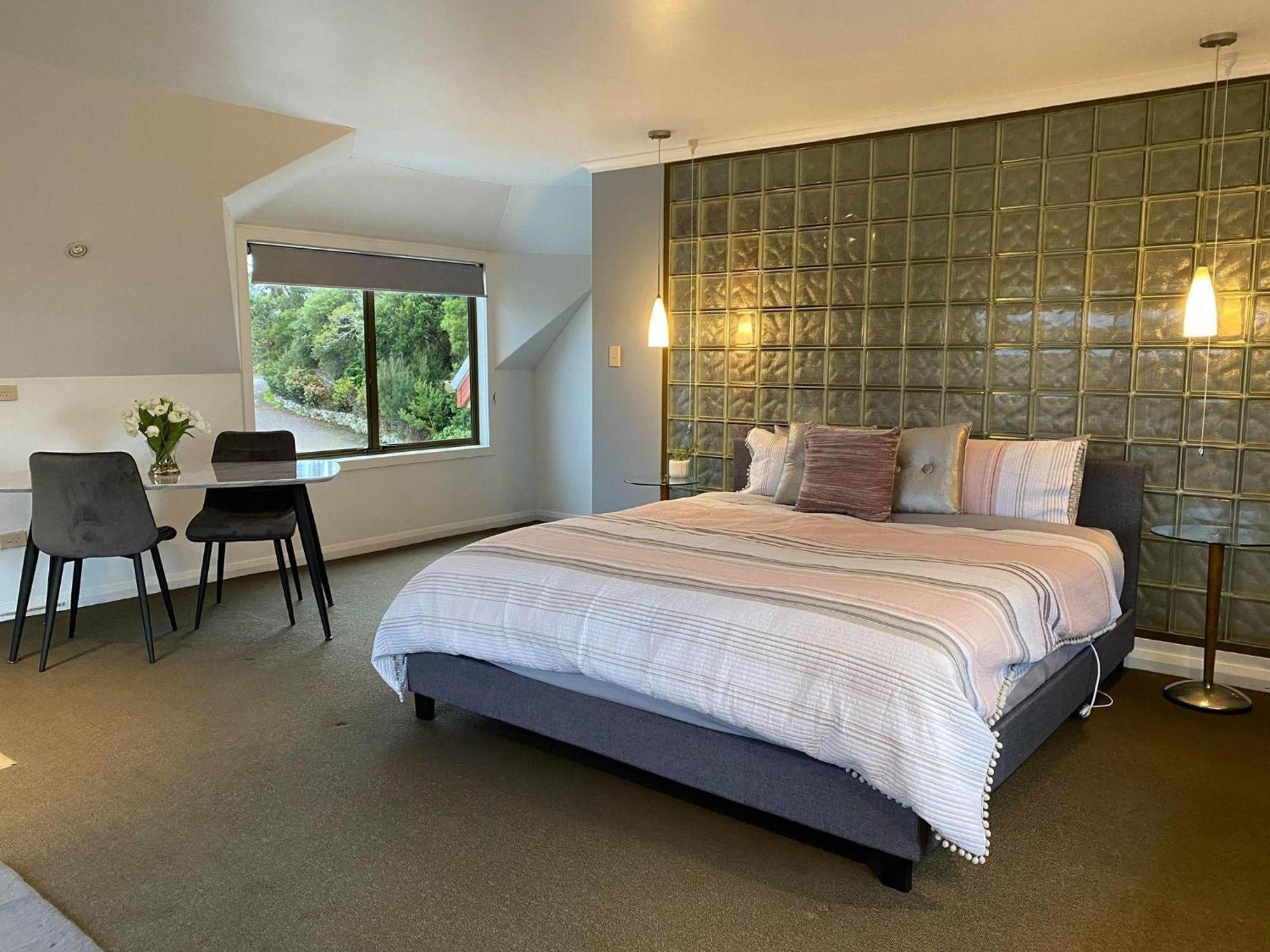 Gordon Gateway Motel Strahan Bagian luar foto