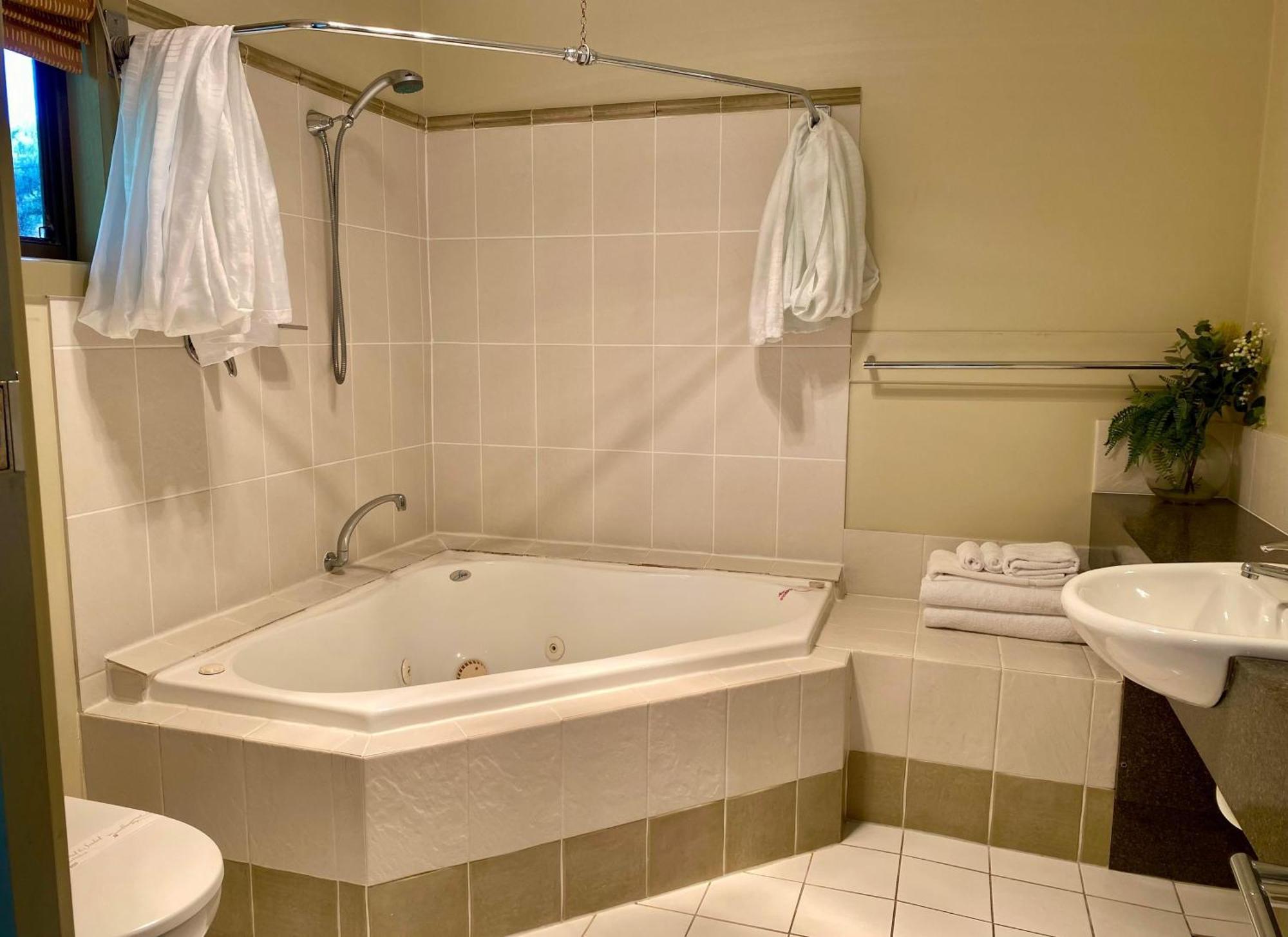 Gordon Gateway Motel Strahan Bagian luar foto