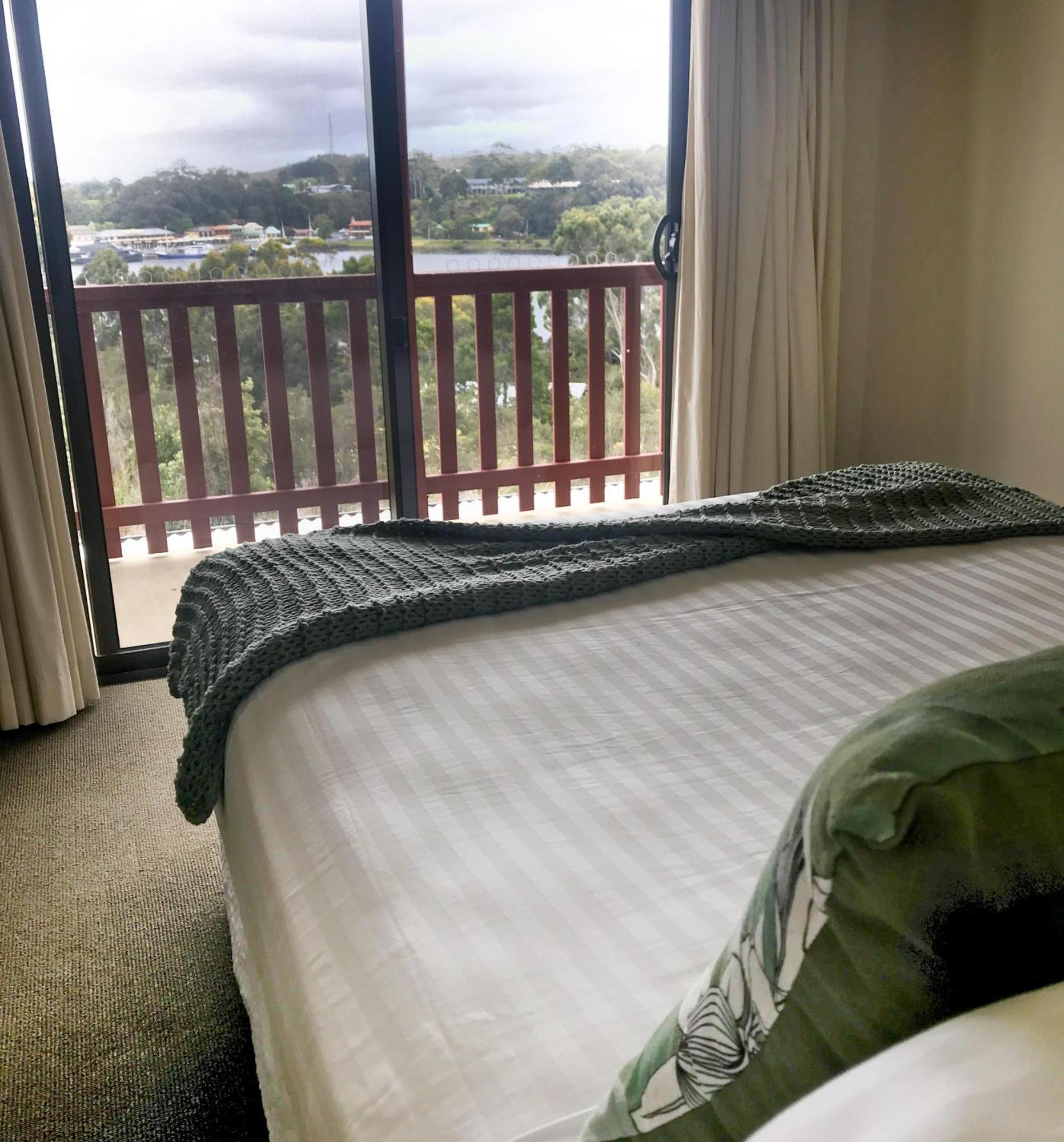 Gordon Gateway Motel Strahan Bagian luar foto